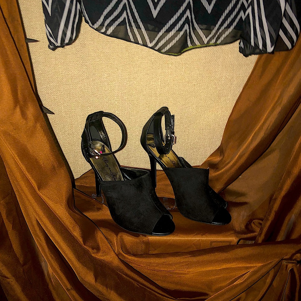 Elegant dress, nice heels, and earrings bundle!! - Picture 3 of 3